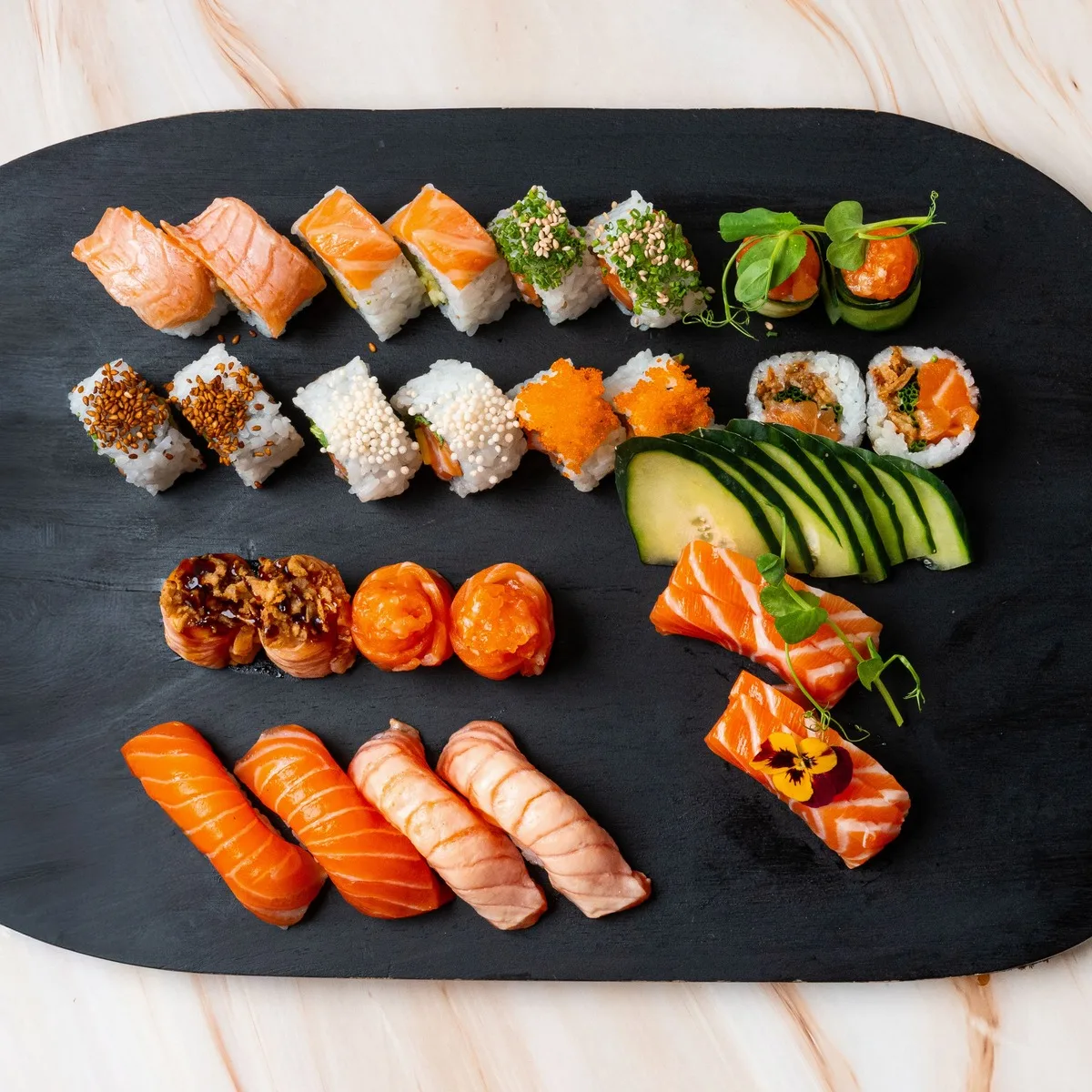 Seleção de sushi do Sushi & Co.